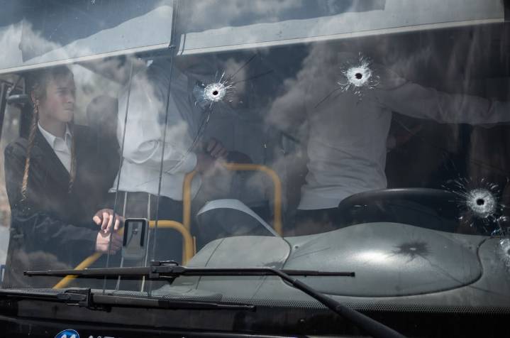 En una parada de ómnibus. Video: impactantes imágenes del tiroteo en Jerusalén que dejó cinco muertos