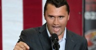 Trump confirma muerte de Charlie Kirk, activista conservador, tras recibir disparo frente a 2 mil estudiantes