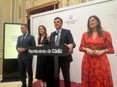 El Ayuntamiento renovará las pasarelas de madera sobre el cordón dunar de Cortadura