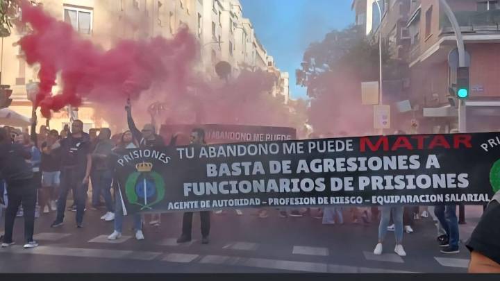 Funcionarios de Fontcalent protestan en Madrid por las agresiones en las prisiones