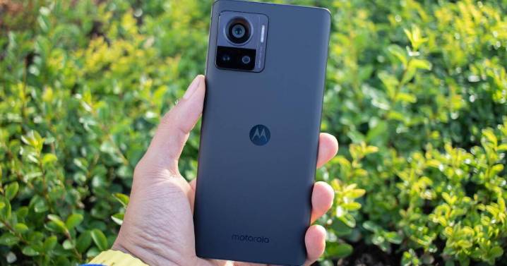 ¿Por qué gastar tanto dinero en un iPhone 16, si este Motorola es igual de potente, tiene cámara 200MP y cuesta menos?