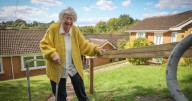 Hilda, 96, can finally leave her bungalow thanks to strangers' kindness