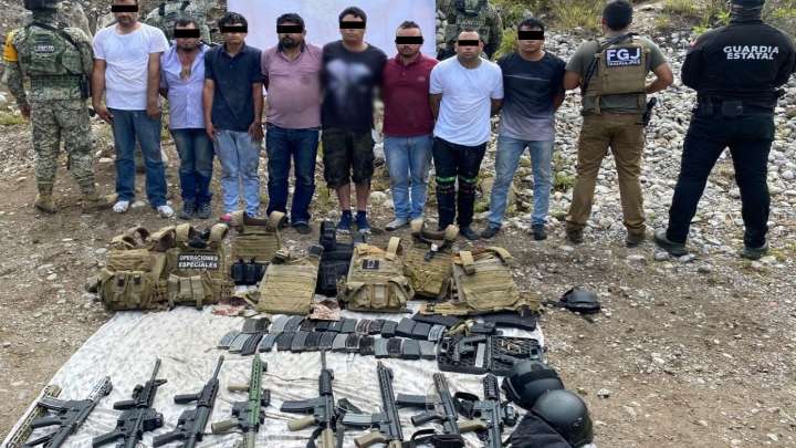 Ejército Mexicano asegura armas largas y vehículos bilndados en Tamaulipas