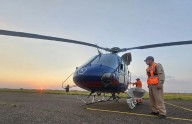 Chile entrega un helicóptero para reforzar la lucha contra incendios forestales en Bolivia
