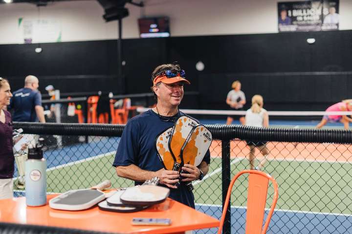 Una pareja de Las Vegas planea crear un imperio del pickleball indoor