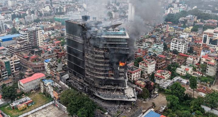 Nepal | Inventario de la revuelta: Parlamento, Corte Suprema, y un hotel Hilton incendiados | Singha Durbar | Nakhu | Katmandú 
