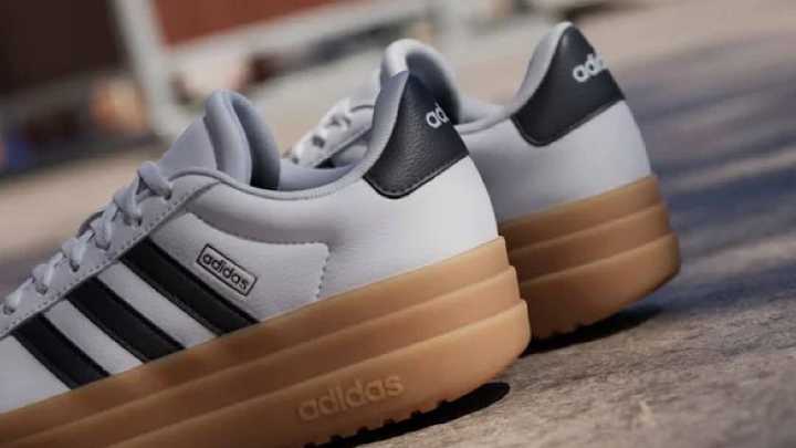 Zapatillas con plataforma que amarán, sobre todo, las bajitas: cómodas, estilosas y con efecto piernas largas