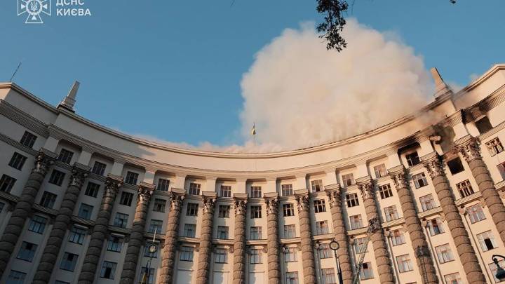 Rusia bombardeó la sede del gobierno ucraniano en Kiev