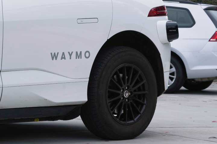 Self-driving car company Waymo heading to metro Denver in 2026