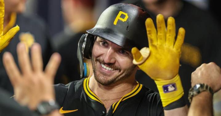 Horwitz homers twice to lead Pirates past Braves
