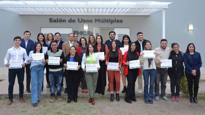Entregaron certificados de un curso de posgrado sobre "Reporting Gerencial"