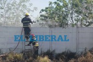 Incendio en un baldío: Bomberos sofocaron las llamas y recuerdan la prohibición de quemar pastizales