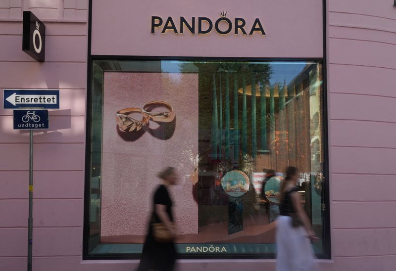 Pandora CEO to retire next year, will be replaced by marketing chief