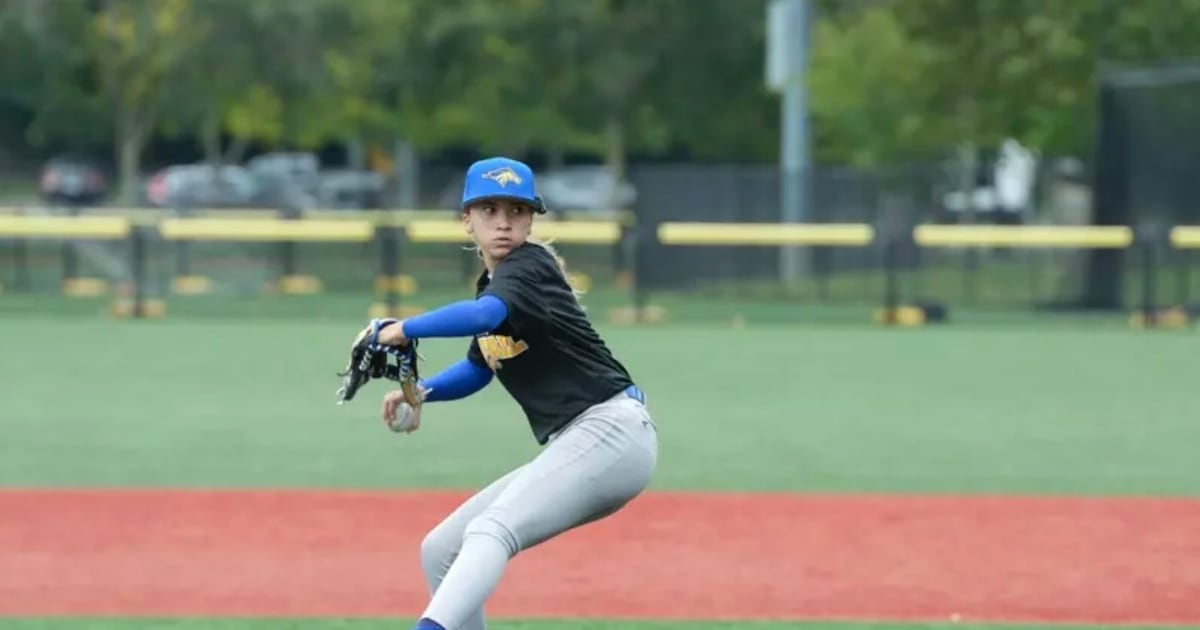 Puertorriqueña Yedlimar de Jesús hace historia en el béisbol universitario de EE.UU.
