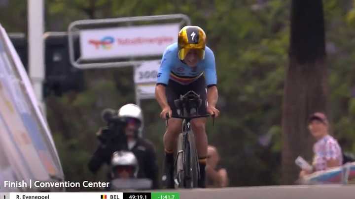 Pogacar, doblado por el rey Evenepoel: oro en el primer Mundial de crono celebrado en África