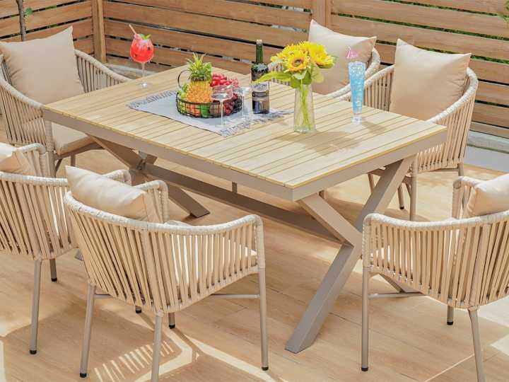 Cuál es la mejor madera para hacer muebles para el patio