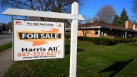 Average rate on a 30-year mortgage drops to 6.5%, lowest level since last October