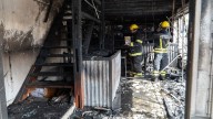 Un voraz incendio arrasó un local de ropa, a metros del Hospital