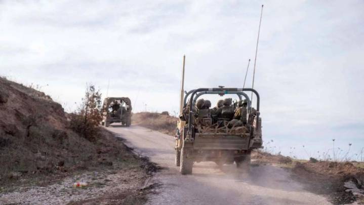 Militares israelíes allanan viviendas en localidad siria