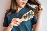 Estudio reveló que estas dos bebidas aceleran la caída del cabello y la aparición de canas
