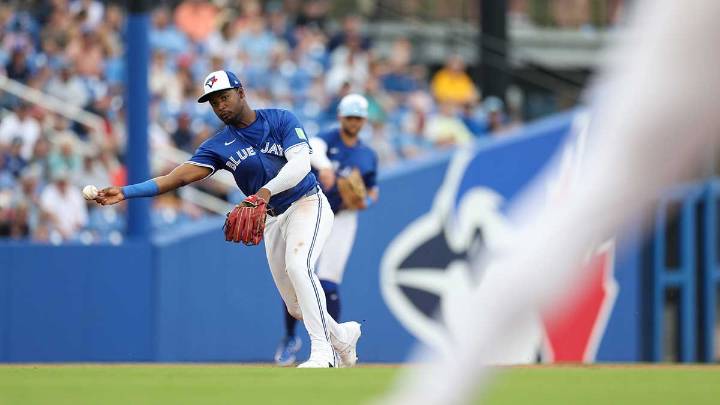 Blue Jays release infielder ahead of postseason