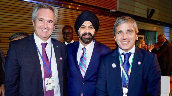 Luis Caputo anunció que el Banco Mundial enviará US$4000 millones a la Argentina