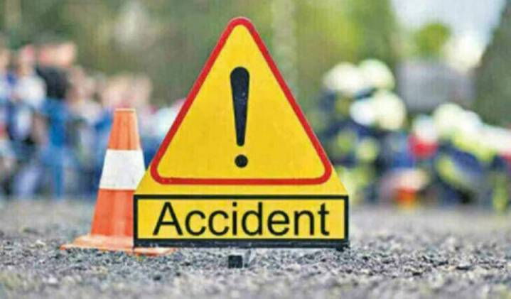Woman killed as lorry hits car near Kattangur in Nalgonda
