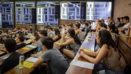 Entra en vigor la prohibición total de móviles en aulas catalanas: ¿a quién afecta?