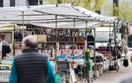 El mercadillo del martes seguirá «hoy por hoy» en Santa Teresa