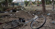 Bomba rusa mata a 24 adultos mayores que recibían su pensión en una aldea rural de Ucrania
