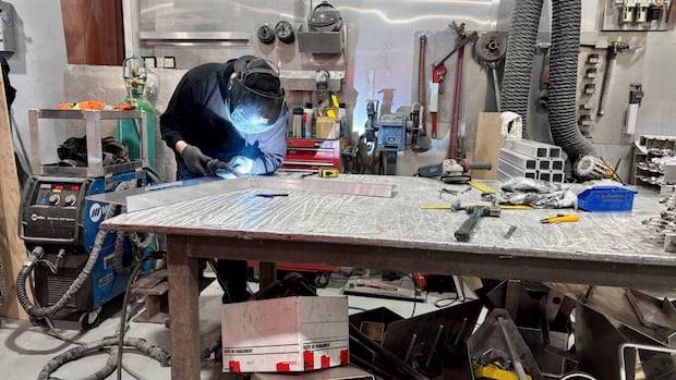 Quebec manufacturers urging Ottawa to let temporary foreign workers already here stay