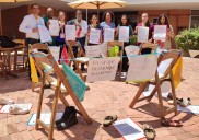 Zapatos y carteles: organizaciones de sociedad civil protestan en el FMMD ante gobiernos ausentes