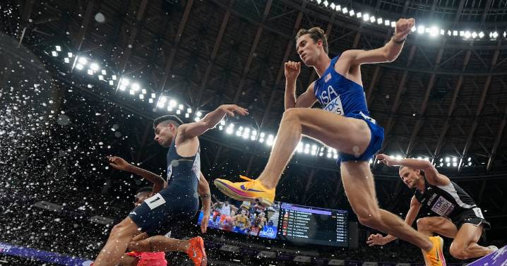 Kenneth Rooks falls short in semifinals at world championships; Dan Michalski advances