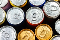Inglaterra prohíbe venta de bebidas energéticas a menores: ¿Debe Chile seguir el ejemplo?