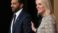 El director del FBI Kash Patel defiende su liderazgo en la agencia en una tensa audiencia en el Senado