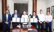 Aportan Estado y empresarios becas a estudiantes