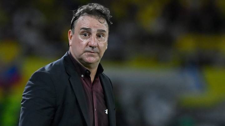 Famoso delantero confiesa que se cansó de esperar a Néstor Lorenzo: ahora juega con otro país
