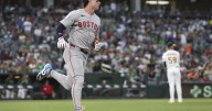 Red Sox 1B Romy Gonzalez leaves game versus Athletics due to left knee soreness