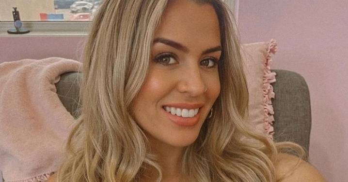 Police called after mum quits banking job to sell racy photos online