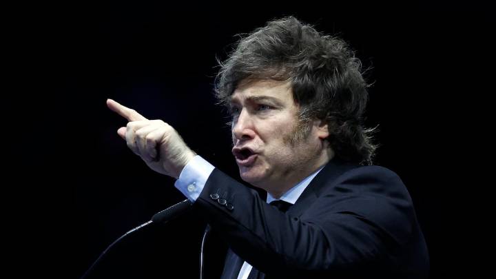 Duro golpe a Milei: Manifestantes celebran su derrota frente a los diputados