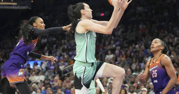 Breanna Stewart injures left knee in Liberty's Game 1 playoff win over Mercury