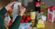 ¿Cómo dejar de lado los productos comestibles caros y mantener un presupuesto ajustado?