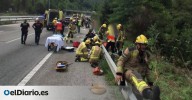 Dos heridos graves al volcar un autobús con 60 pasajeros en la localidad barcelonesa de Santa Susanna