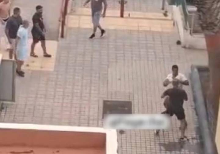 Gritos, insultos y amenazas en una pelea multitudinaria entre los vecinos de la Vega de San José