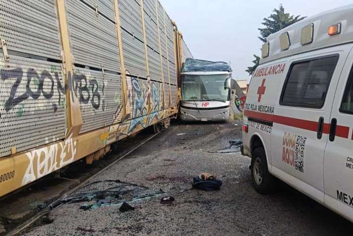 Sube a 10 el número de muertos en accidente de Atlacomulco
