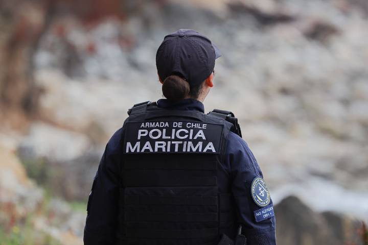 Intensifican búsqueda de adolescente desaparecido tras lanzarse al mar en Valparaíso