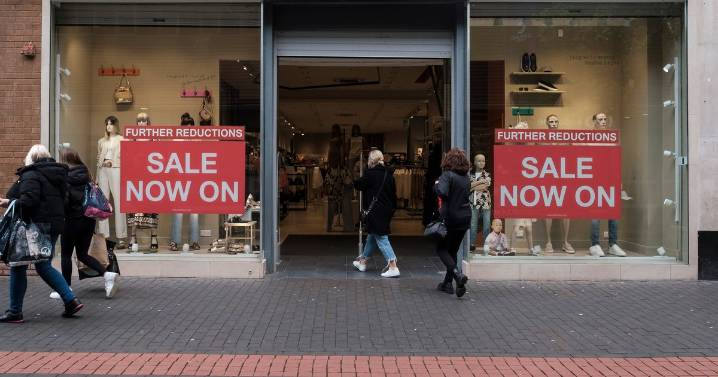 Major high street giant with over 200 shops to shut 35 branches in weeks