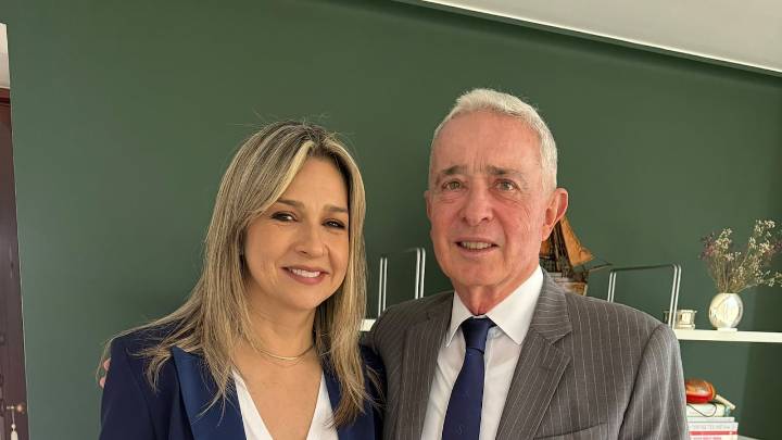 El expresidente Álvaro Uribe confirmó reunión con la precandidata presidencial Vicky Dávila: “Todo nuestro respeto”