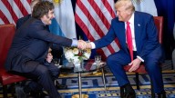 Milei confirmó que negocia con EE.UU. un préstamo de emergencia El Presidente reveló que avanza en conversaciones con el Tesoro norteamericano para acceder al Fondo de Estabilización Cambiaria y garan