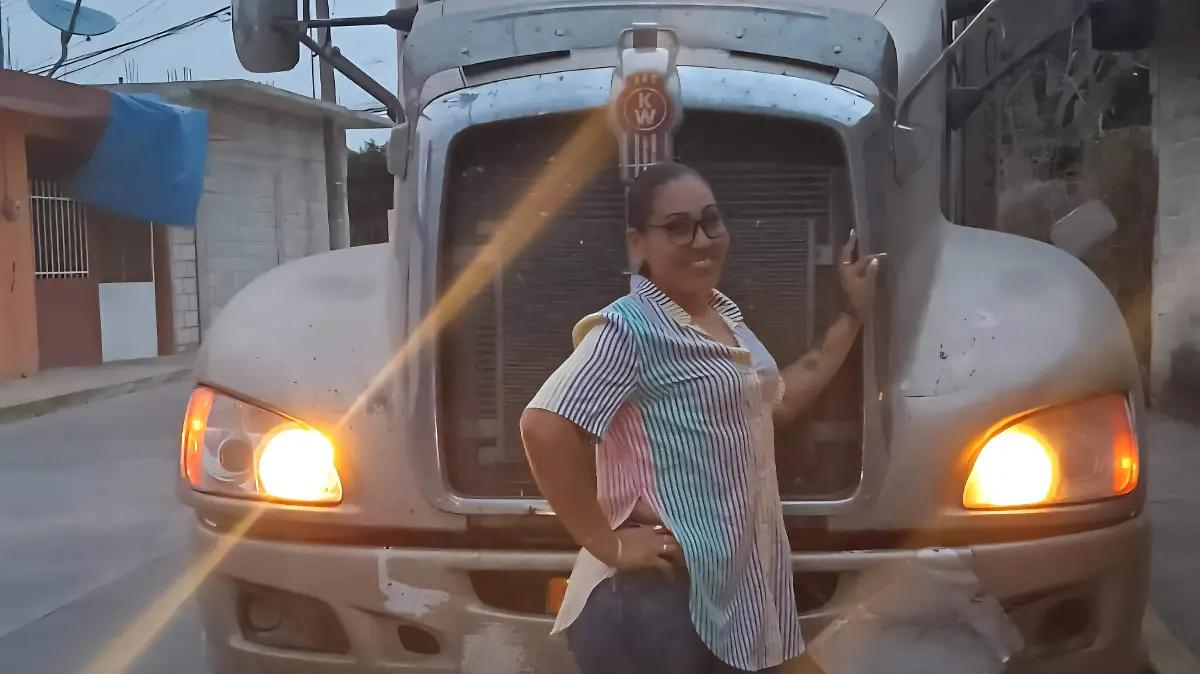 “Escuchar el motor es para mí pura adrenalina”: Sarai, la trailera cordobesa que desafía estereotipos